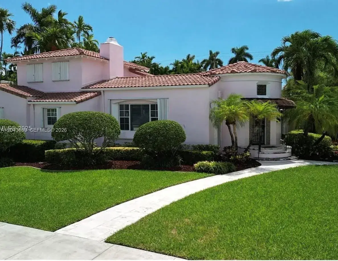 1056 Harrison St, Hollywood FL 33019