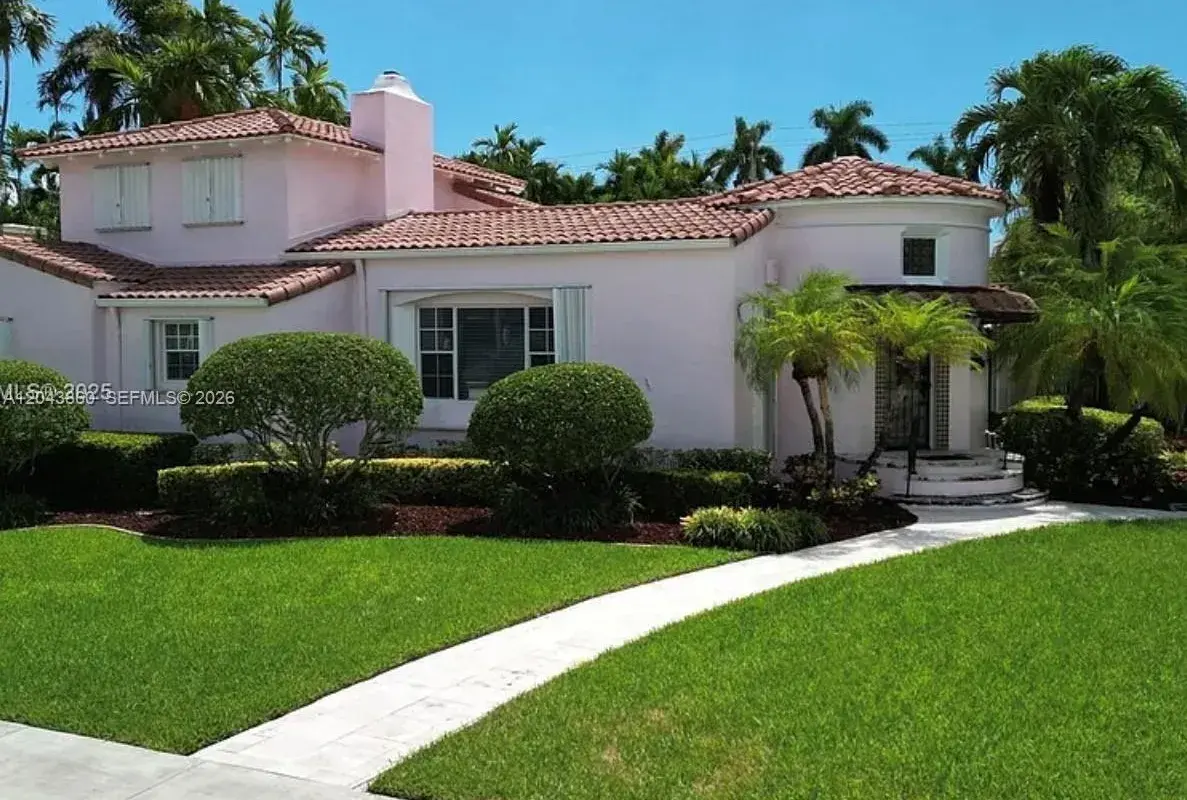 1056 Harrison St, Hollywood FL 33019