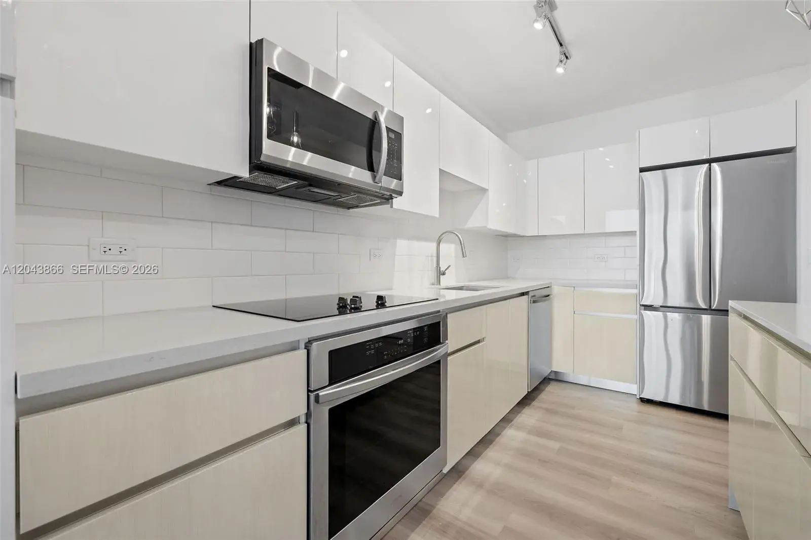 101 Diplomat Pkwy # 2304, Hallandale Beach FL 33009
