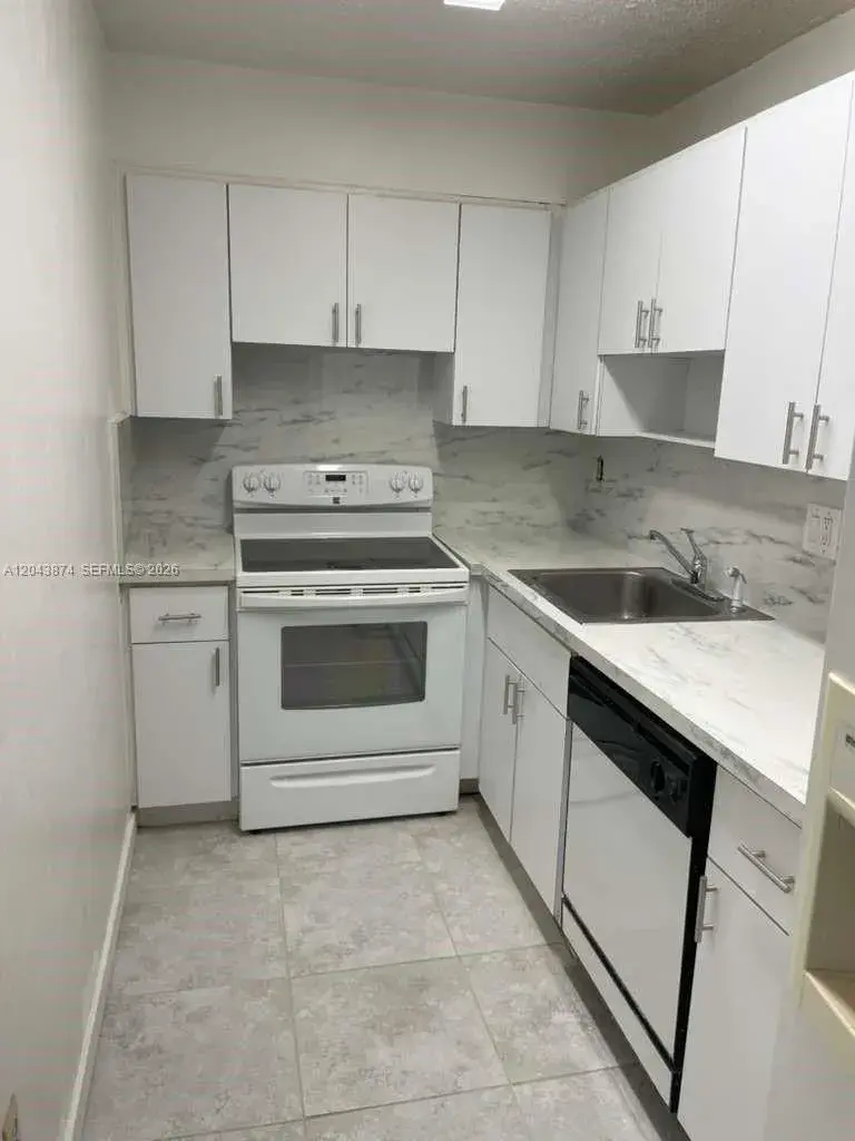 4805 NW 7th St # 15, Miami FL 33126