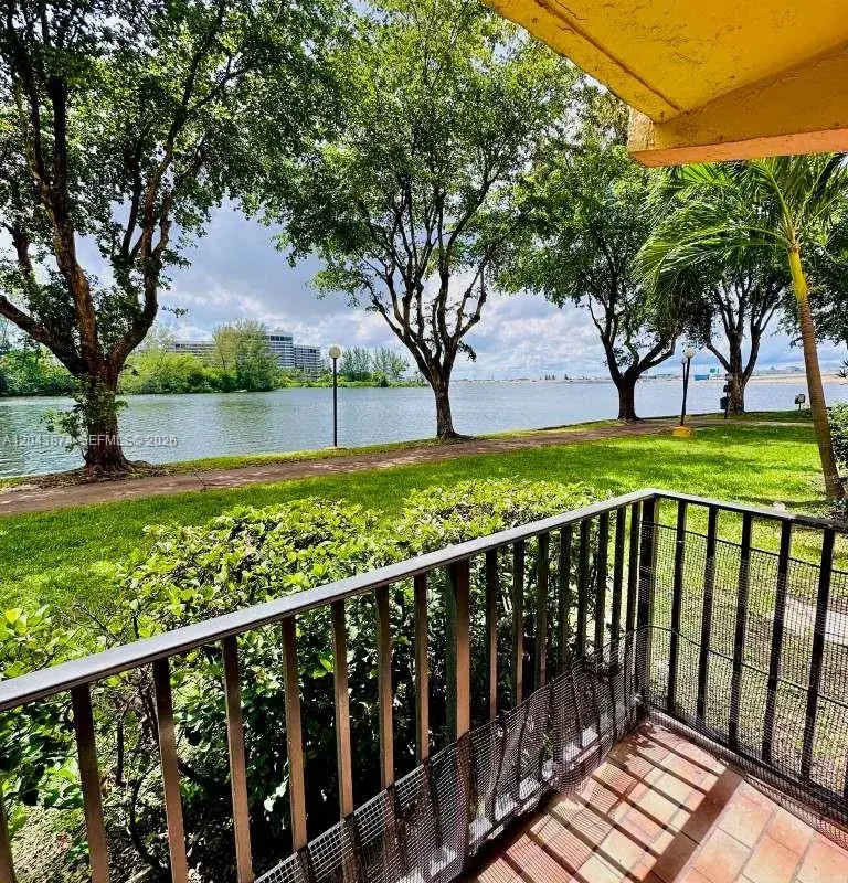 4805 NW 7th St # 15, Miami FL 33126