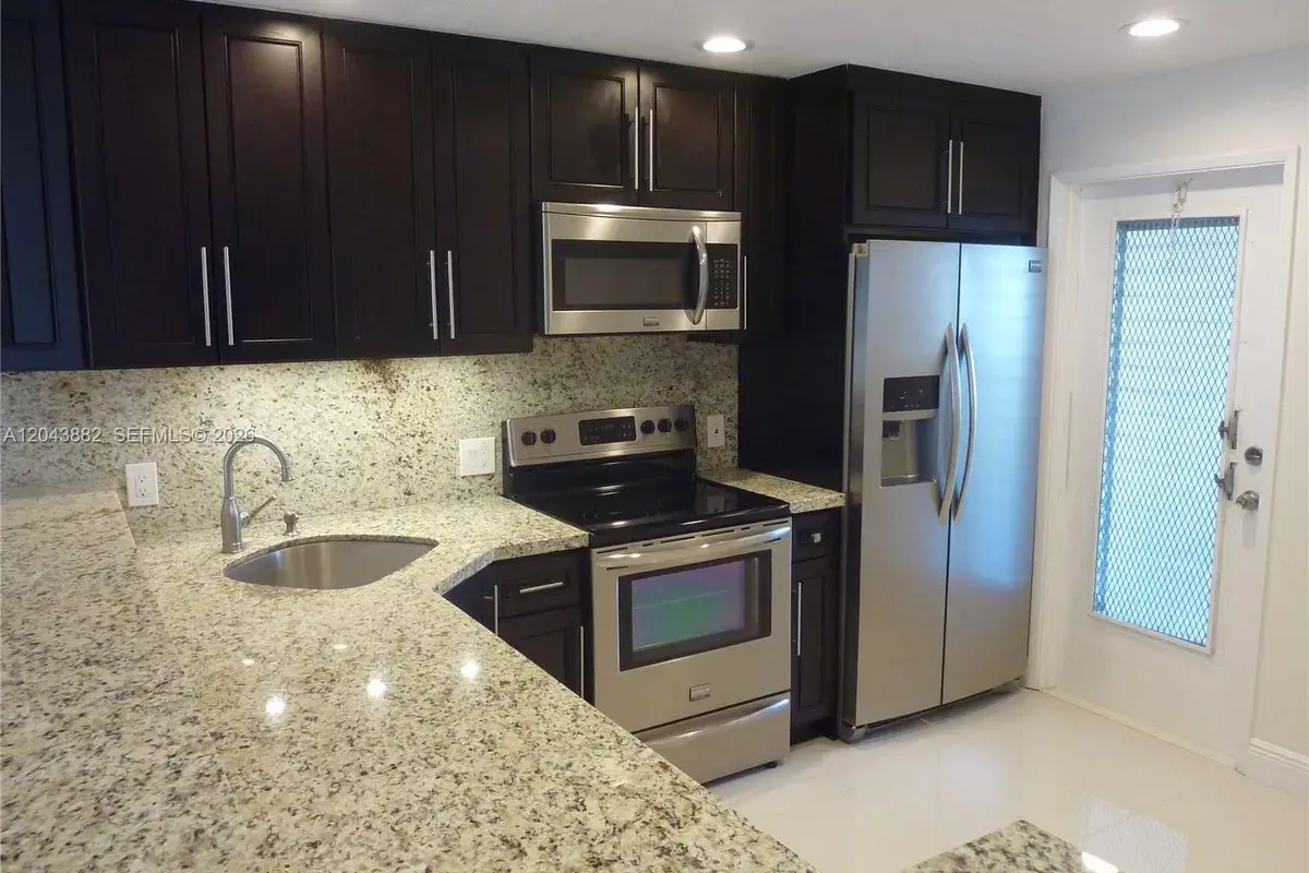 3200 N Palm Aire Dr # 305, Pompano Beach FL 33069