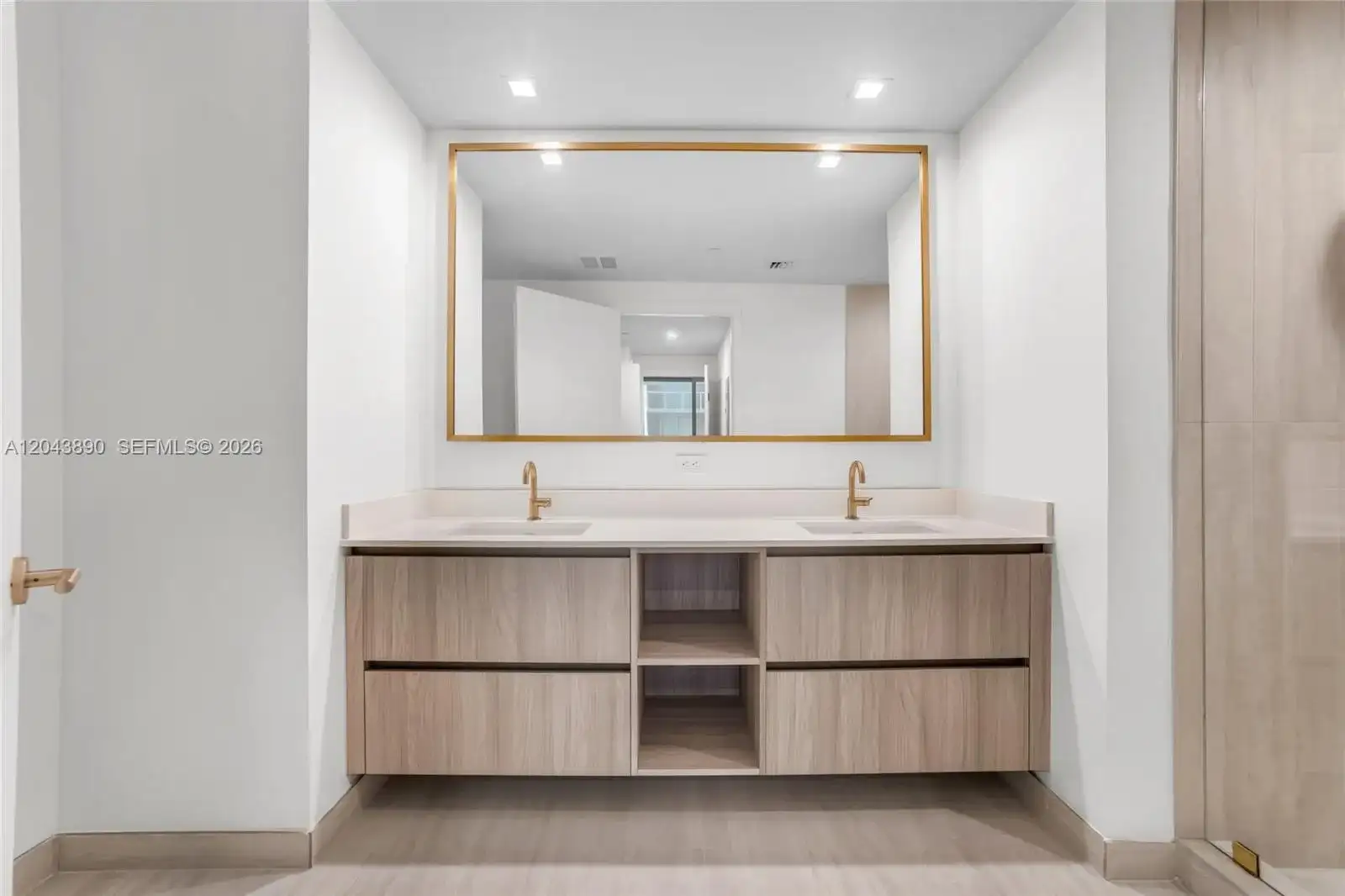 77 SE 5th Street # 1708, Miami FL 33131 photo 4