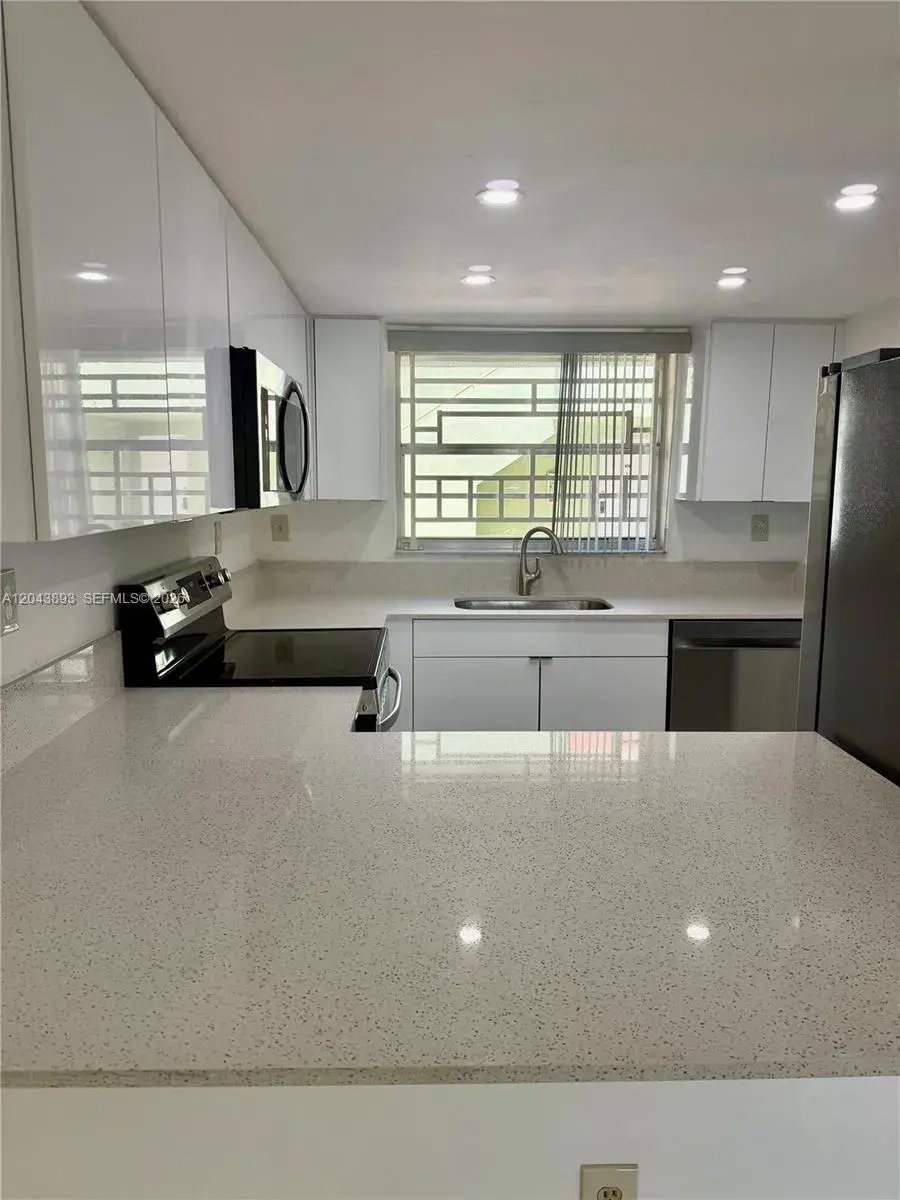 11123 NW 7th St # 4, Miami FL 33172