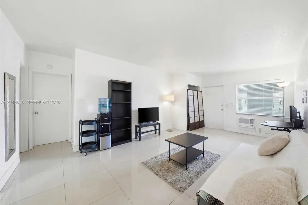 1100 NE 9th Ave # 105, Fort Lauderdale FL 33304