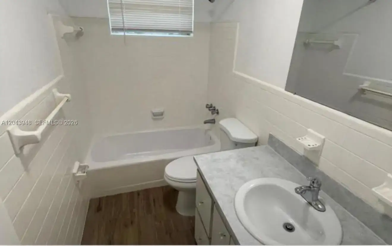 400 SE 9th Ct # 9, Hallandale Beach FL 33009 photo 2