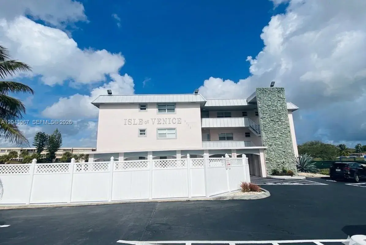2775 Taft St # 307, Hollywood FL 33020
