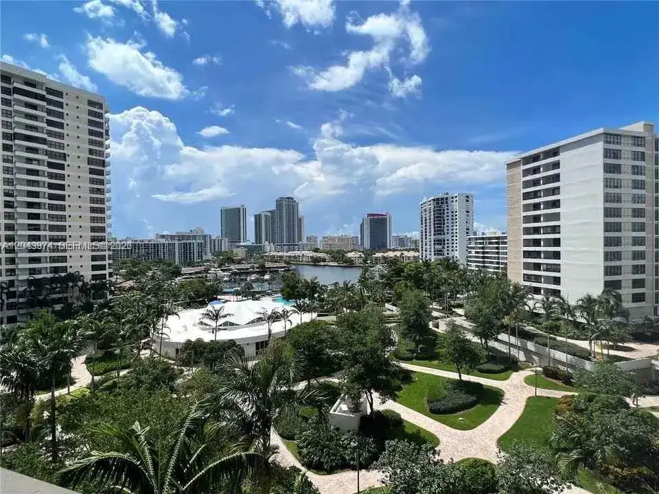 600 Three Islands Blvd # 1113, Hallandale Beach FL 33009 photo 2