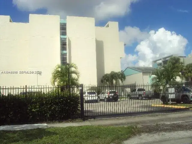 2017 NW 46th Ave # A406, Lauderhill FL 33313