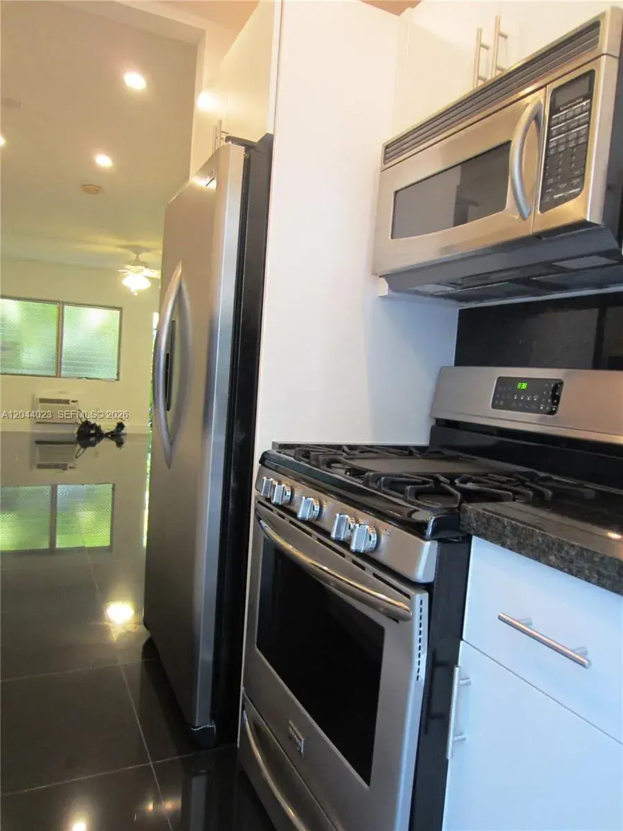 8132 Harding Ave # 5, Miami Beach FL 33141