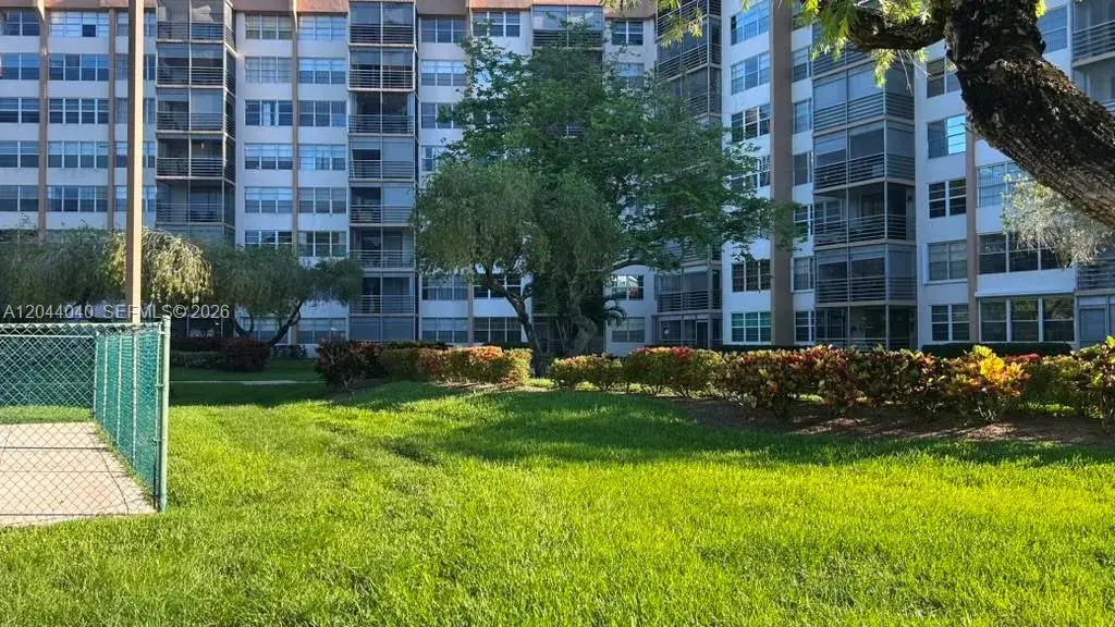 1300 Saint Charles Pl # 202, Pembroke Pines FL 33026