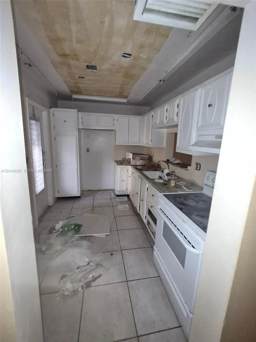 3940 NW 42nd Ave # 122, Lauderdale Lakes FL 33319