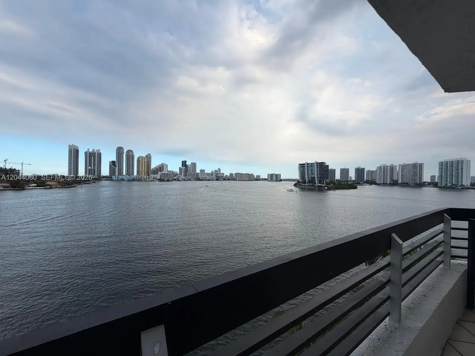 3600 Mystic Pointe Dr # 718, Aventura FL 33180 photo 2