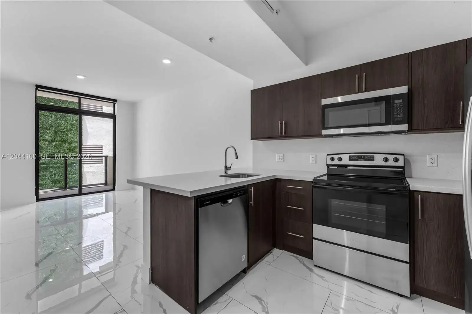 1 Curtiss Pkwy # 312, Miami Springs FL 33166 photo 2