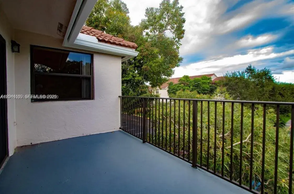 10105 W Sunrise Blvd # 303, Plantation FL 33322