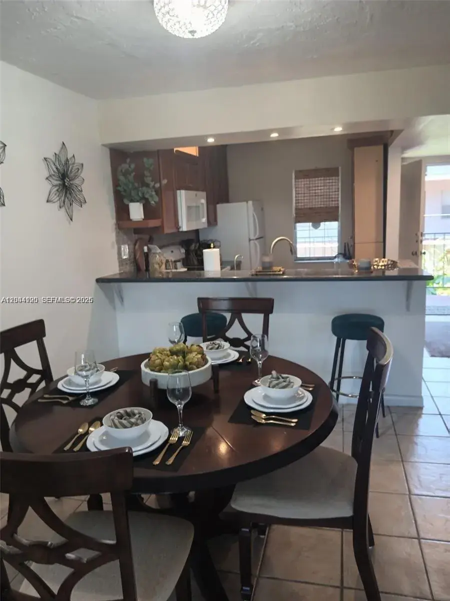 2821 Somerset Dr # 312, Lauderdale Lakes FL 33311