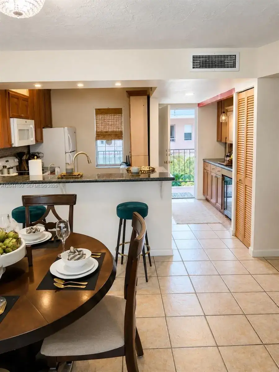 2821 Somerset Dr # 312, Lauderdale Lakes FL 33311 photo 2