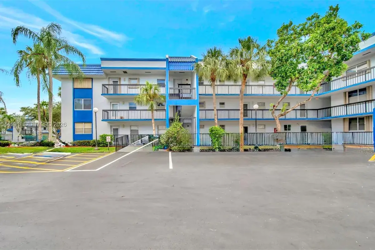 3100 Holiday Springs Blvd # 111, Margate FL 33063