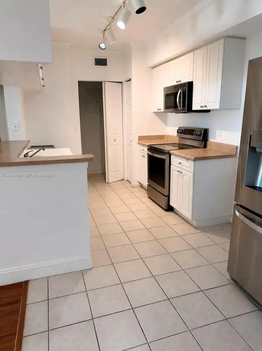 17145 N Bay Rd # 4307, Sunny Isles Beach FL 33160 photo 4