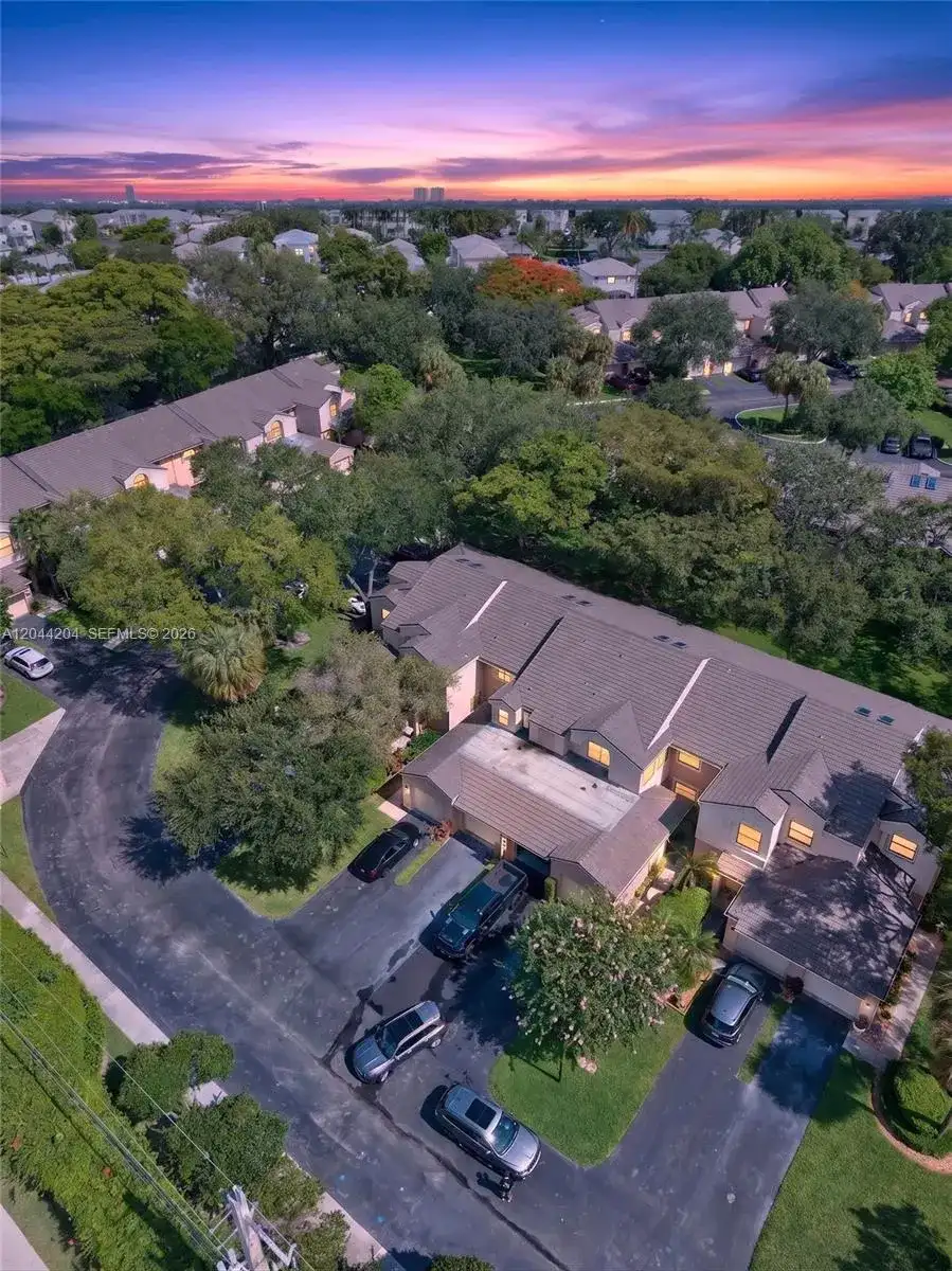 73 NW 98th Ter, Plantation FL 33324 photo 3