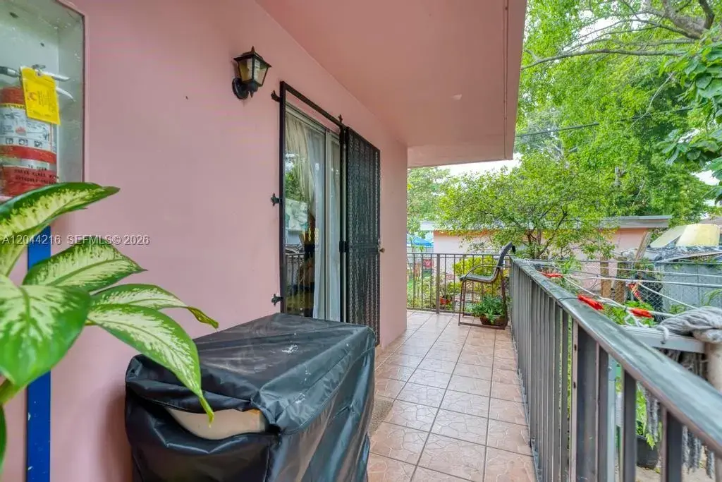 519 NW 10th Ave # 3, Miami FL 33136