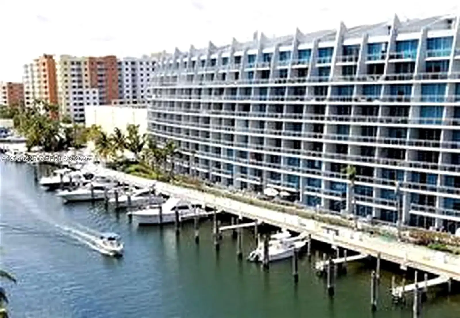 3001 NE 185th St # 515, Aventura FL 33180