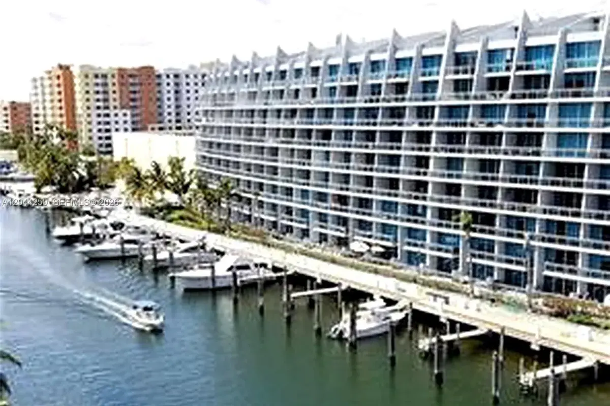 3001 NE 185th St, Aventura FL 33180