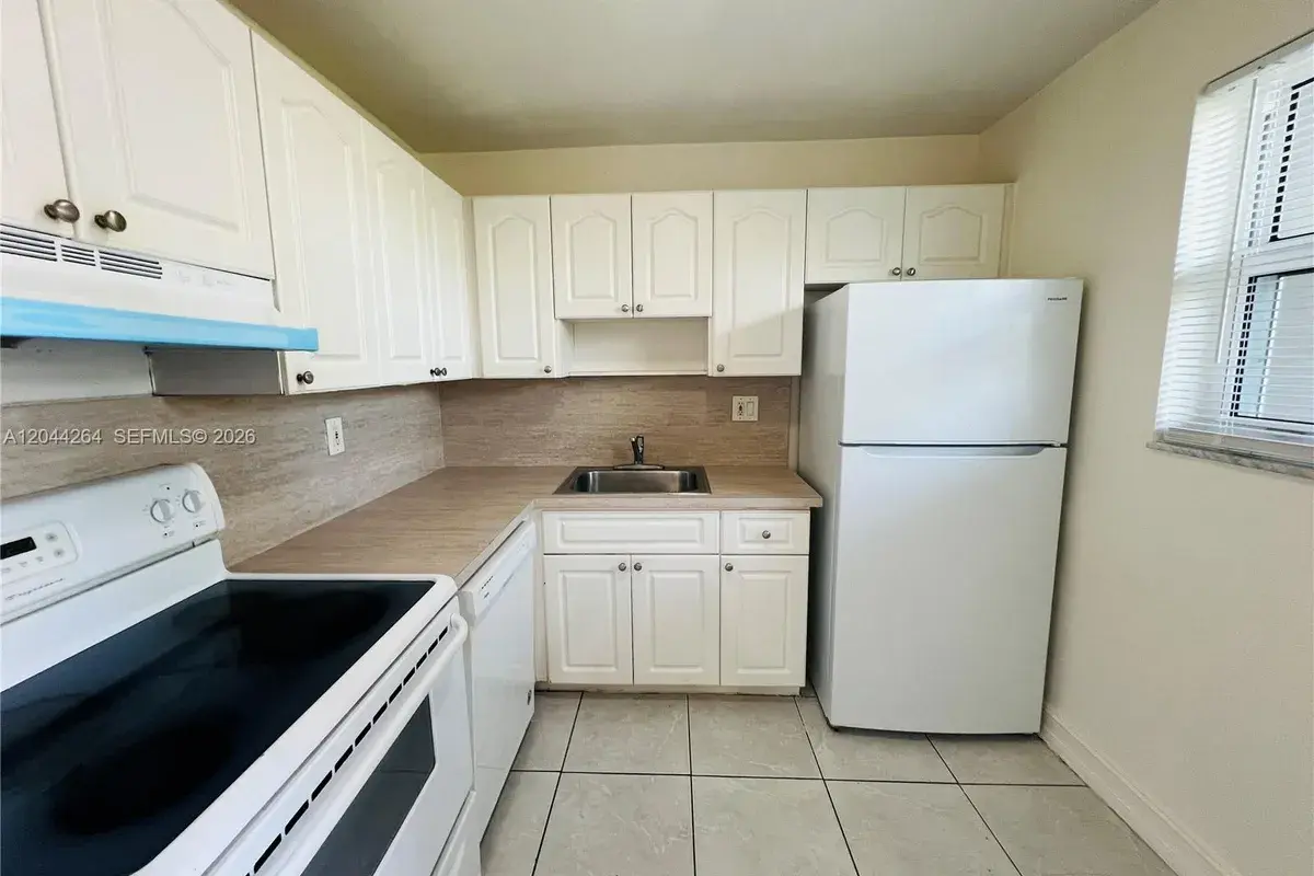 2050 NW 89th Ave # 108, Pembroke Pines FL 33028
