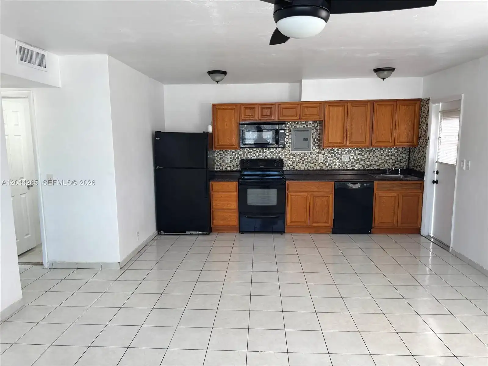 1765 Venice Ln # 4E, North Miami FL 33181 photo 2
