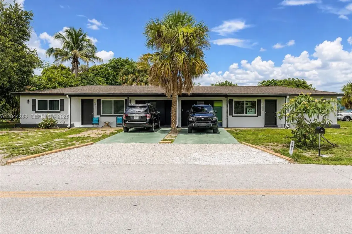 2423 Jeffcott St # 1, North Fort Myers FL 33901