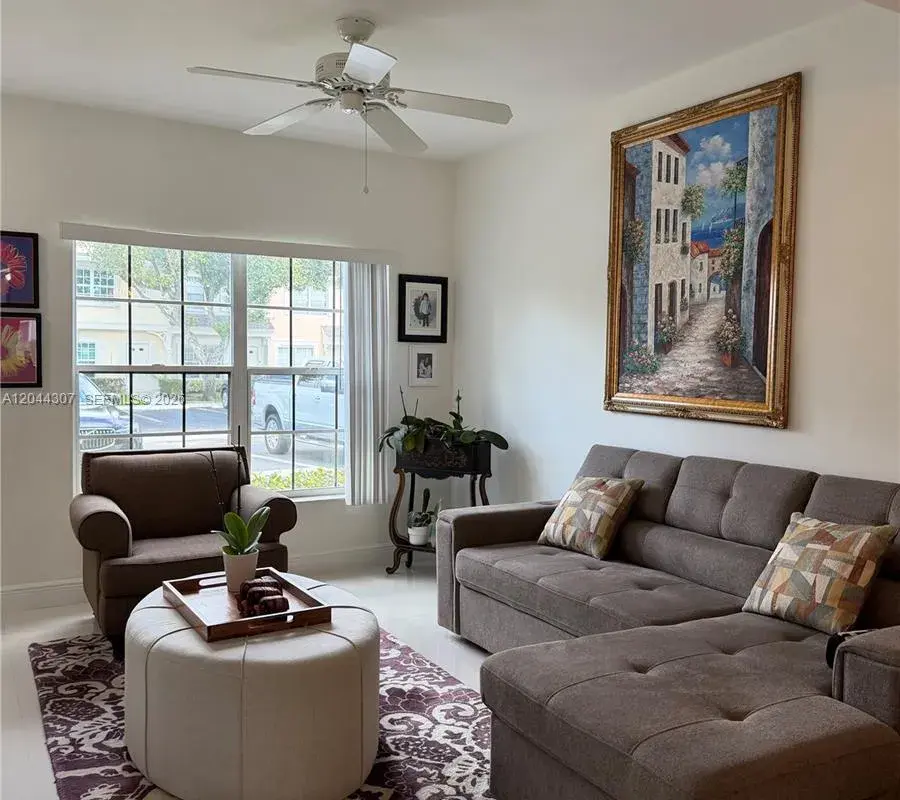 16619 Hemingway Dr, Weston FL 33326