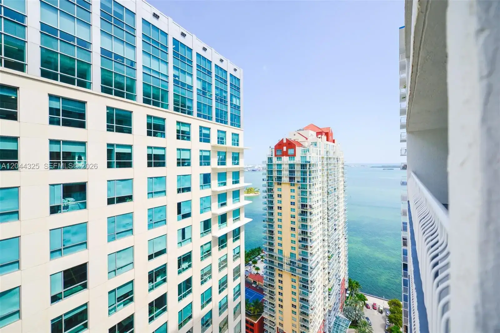 1200 Brickell Bay Dr # 3614, Miami FL 33131 photo 2