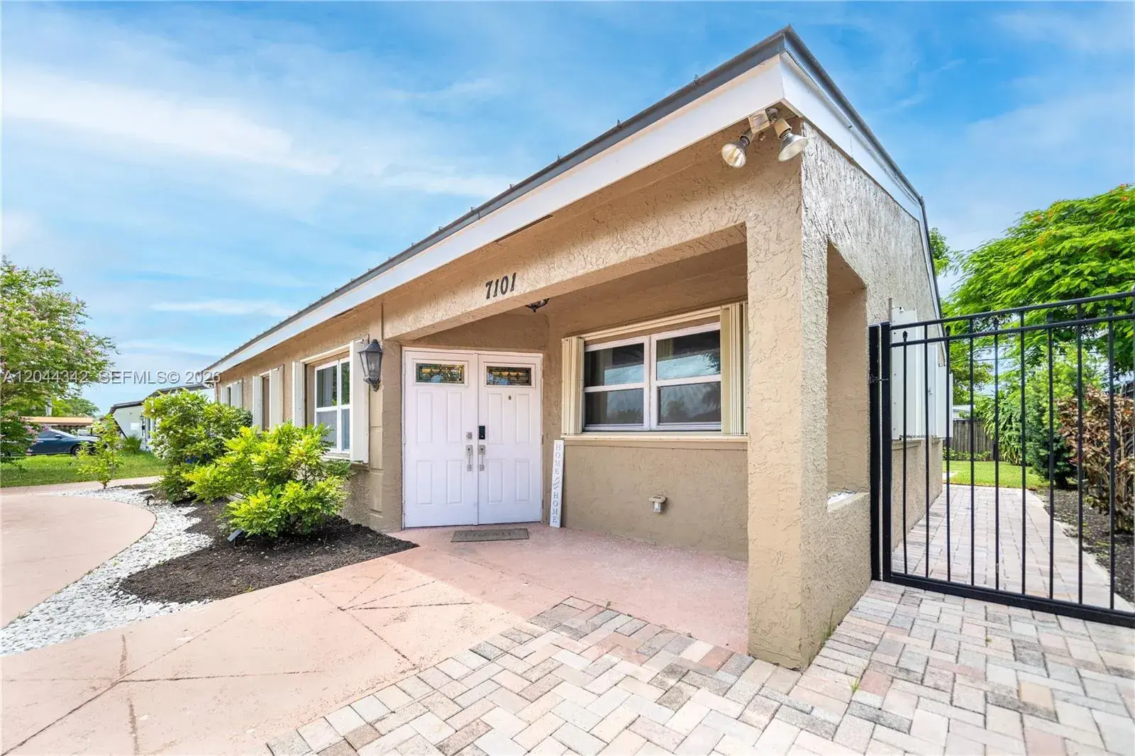 7101 Hope St, Hollywood FL 33024