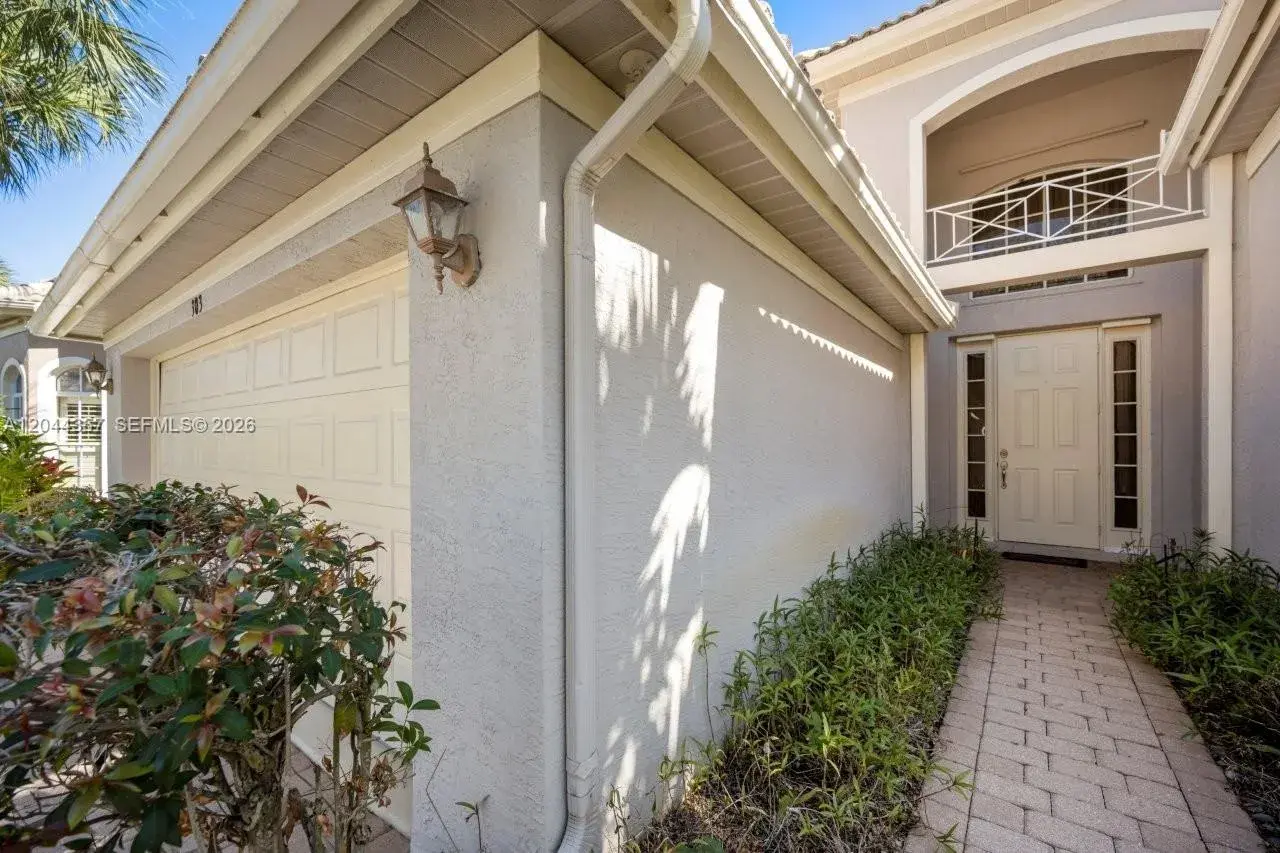 303 NW Somerset Cir, Port St. Lucie FL 34983