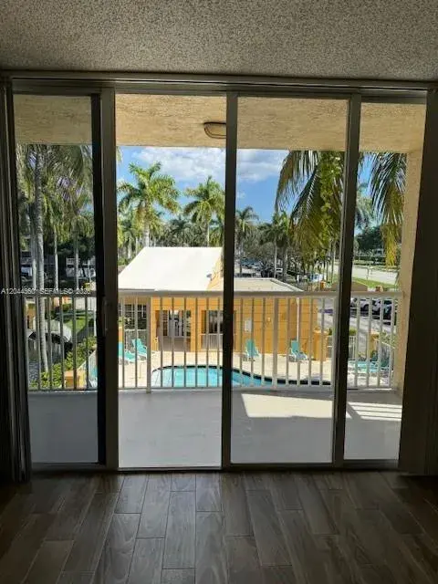 1450 SE 3rd Ave # 302, Dania Beach FL 33004