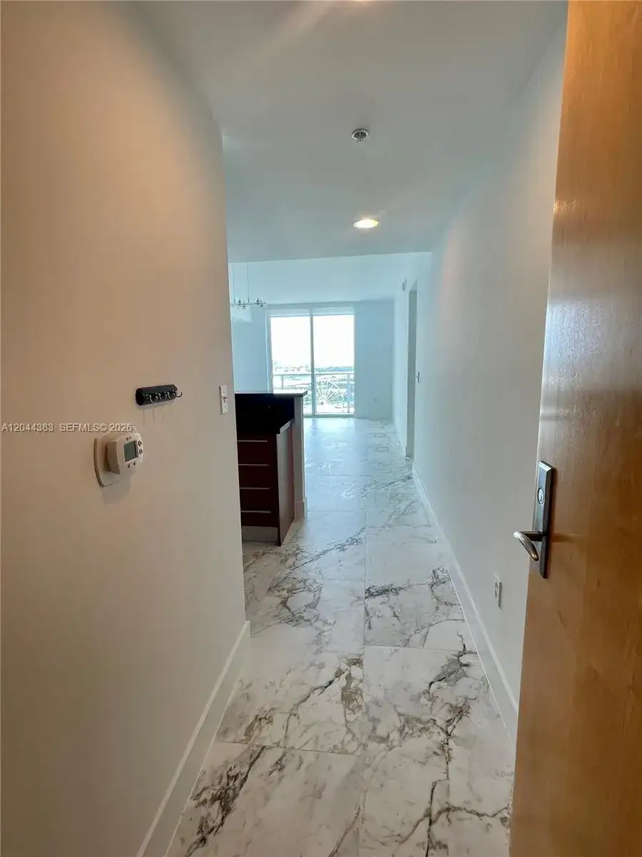253 NE 2nd St # 2409, Miami FL 33132 photo 3