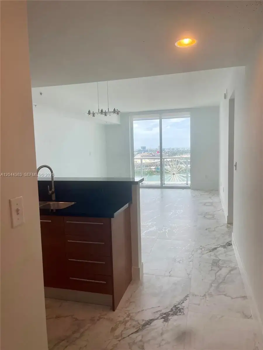 253 NE 2nd St # 2409, Miami FL 33132 photo 4