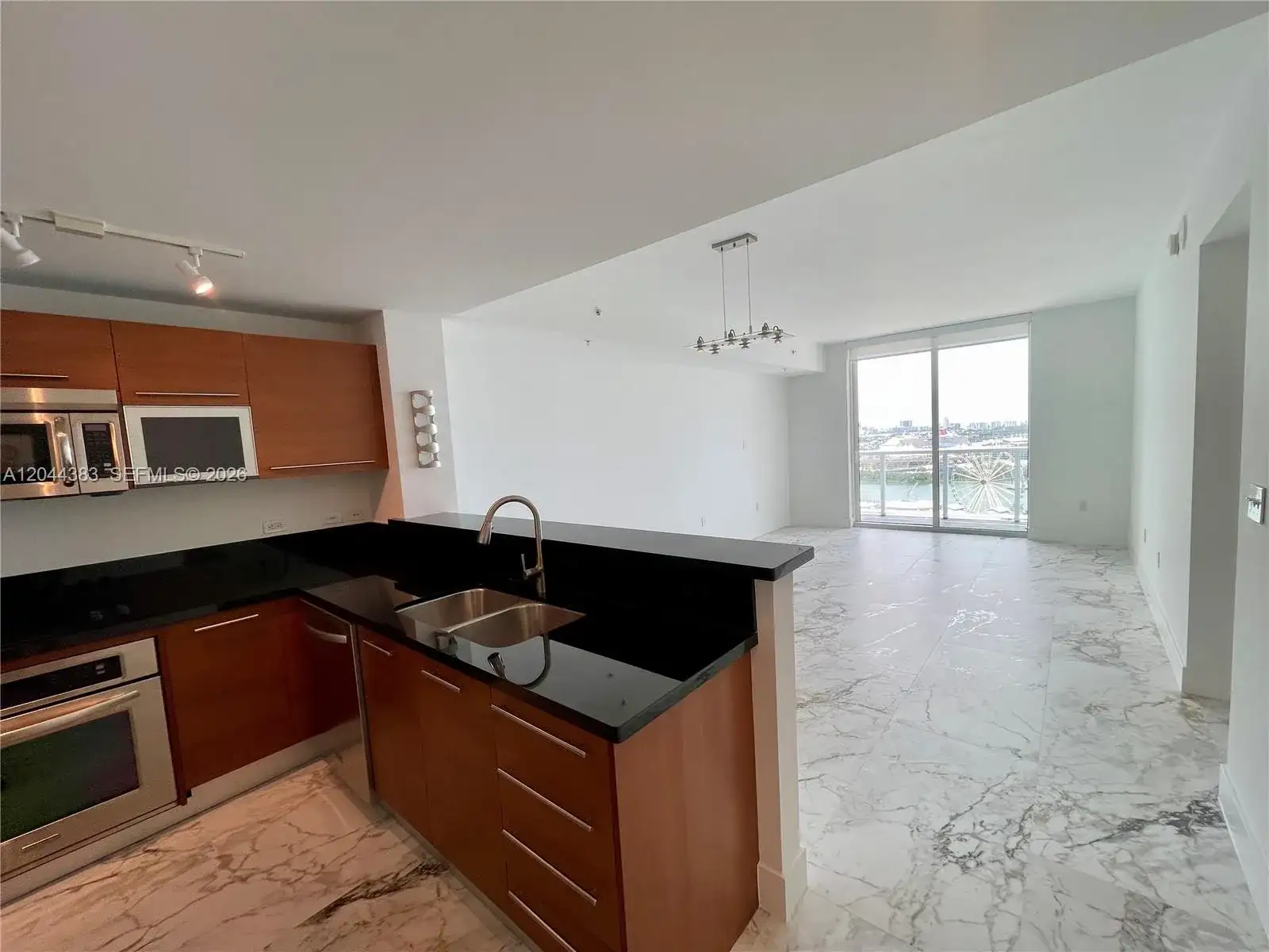 253 NE 2nd St # 2409, Miami FL 33132 photo 5