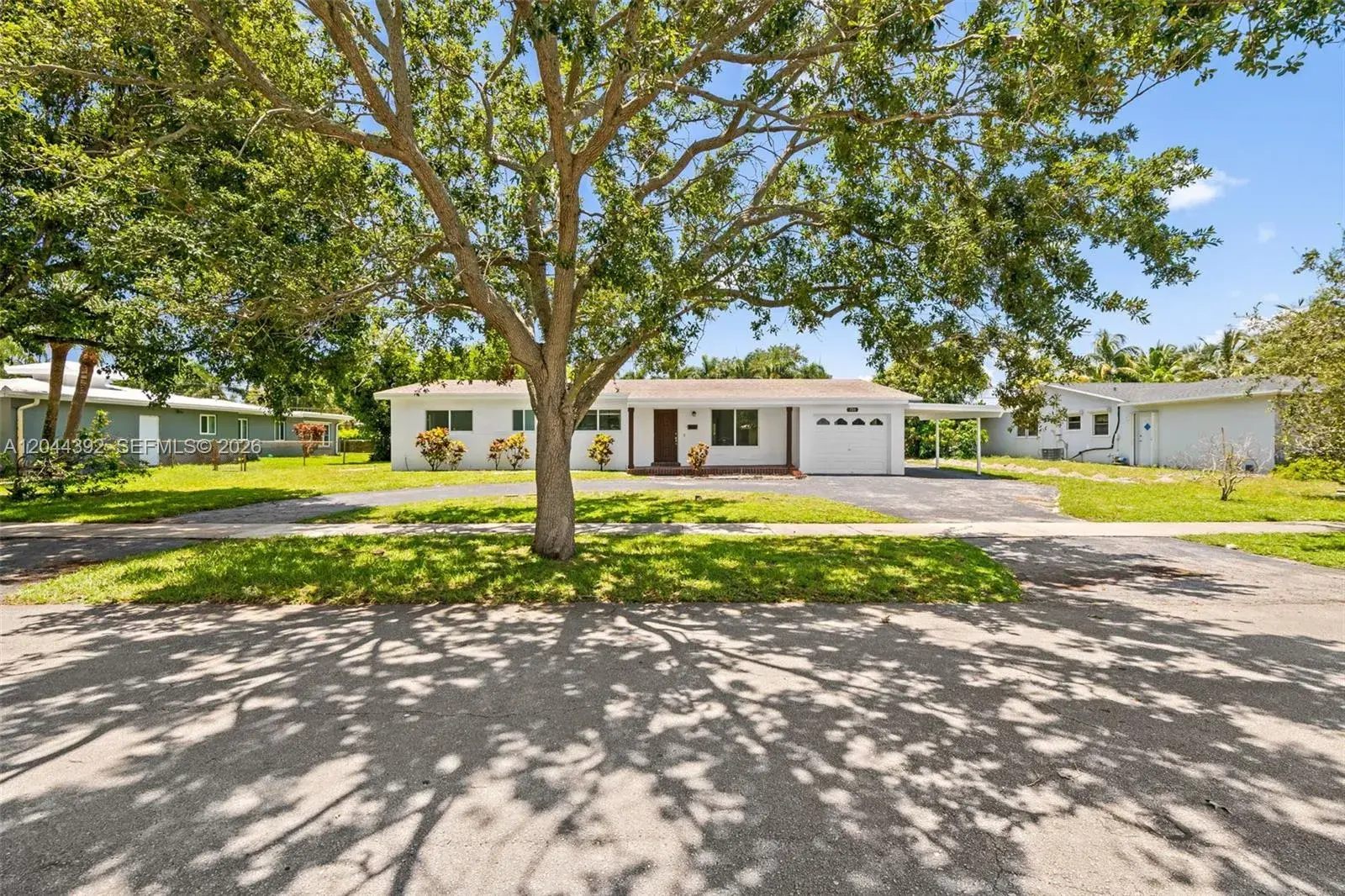 733 N Rainbow Dr, Hollywood FL 33021