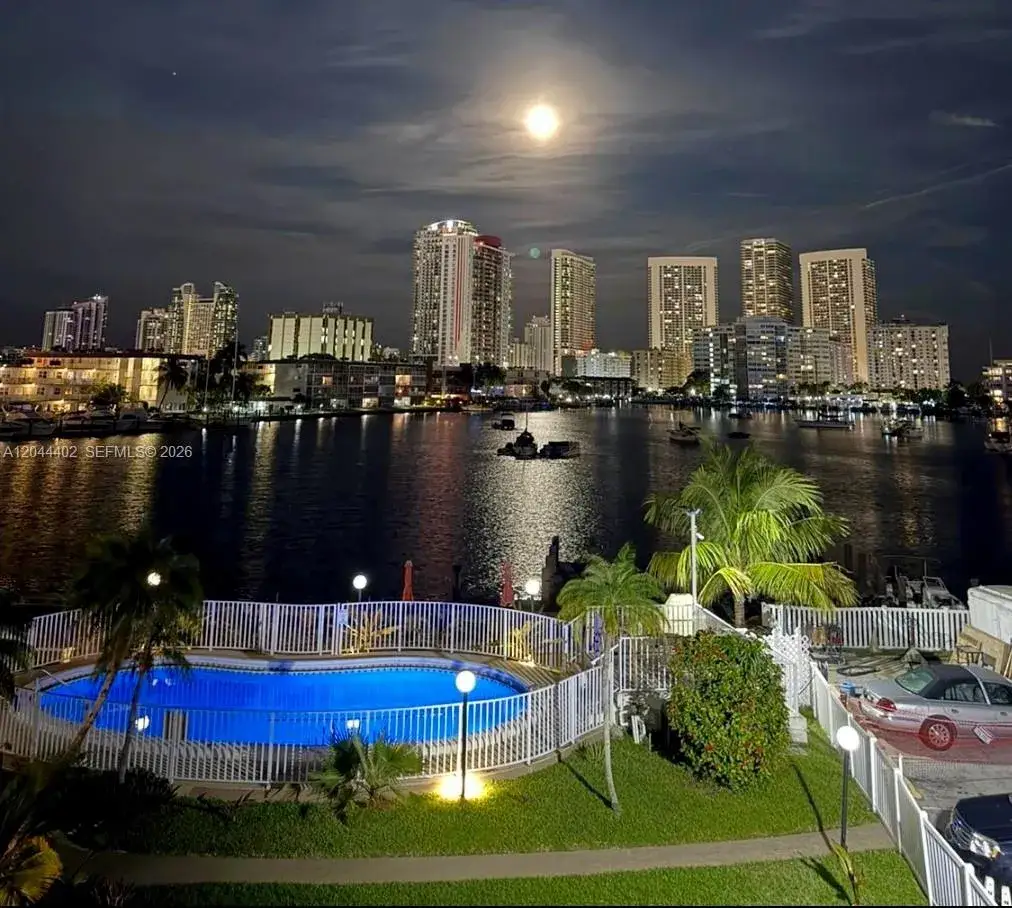 450 GOLDEN ISLES DR # 2H, Hallandale Beach FL 33009