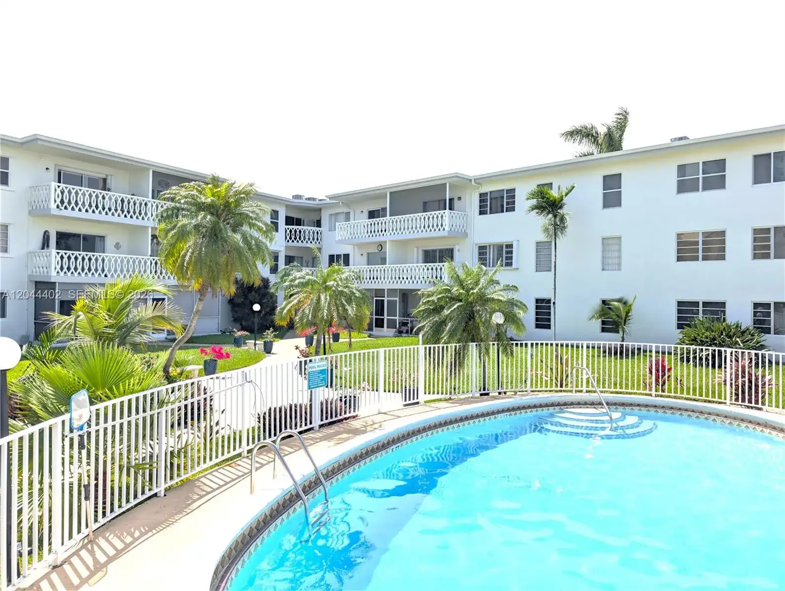 450 GOLDEN ISLES DR # 2H, Hallandale Beach FL 33009 photo 2