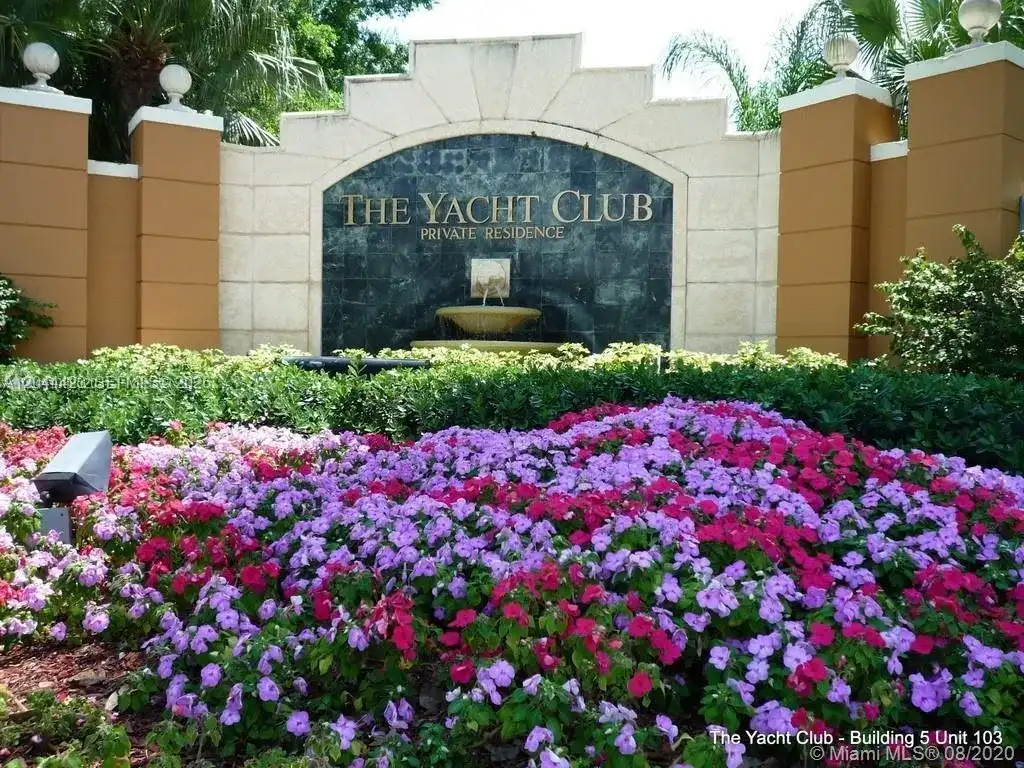 19501 E Country Club Dr # 104, Aventura FL 33180
