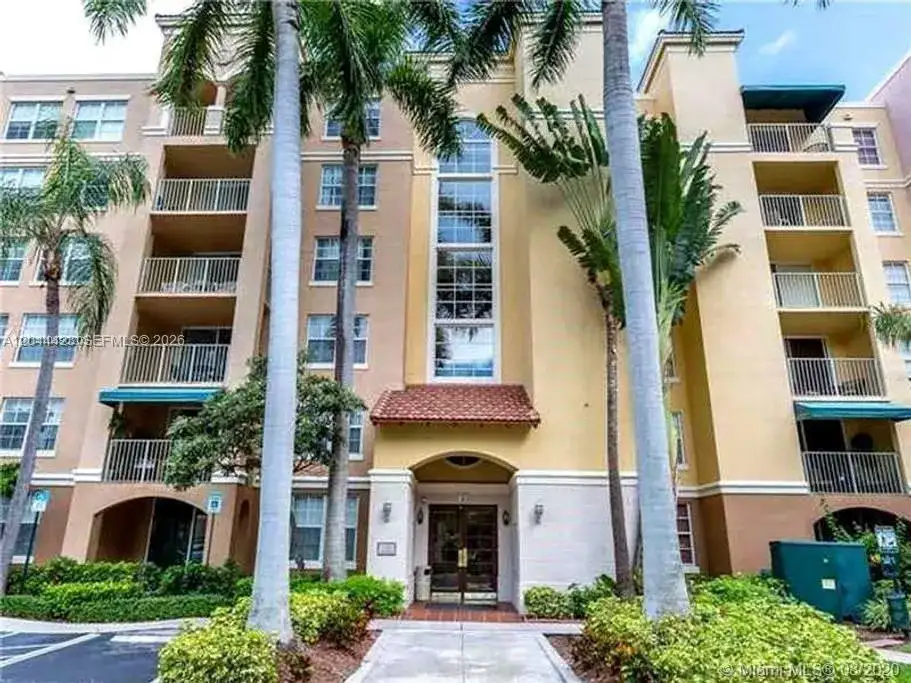 19501 E Country Club Dr # 104, Aventura FL 33180 photo 2