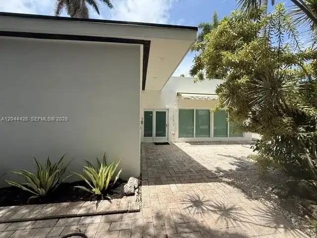 1047 NE 84th St, Miami FL 33138