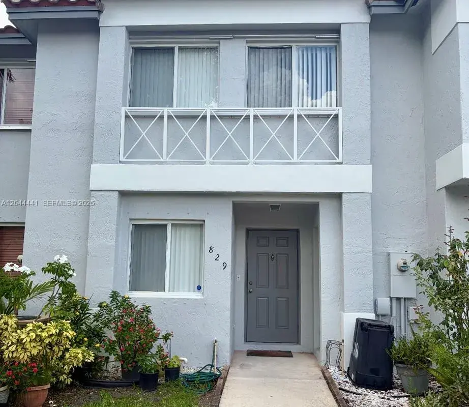 829 NW 208th Way, Pembroke Pines FL 33029