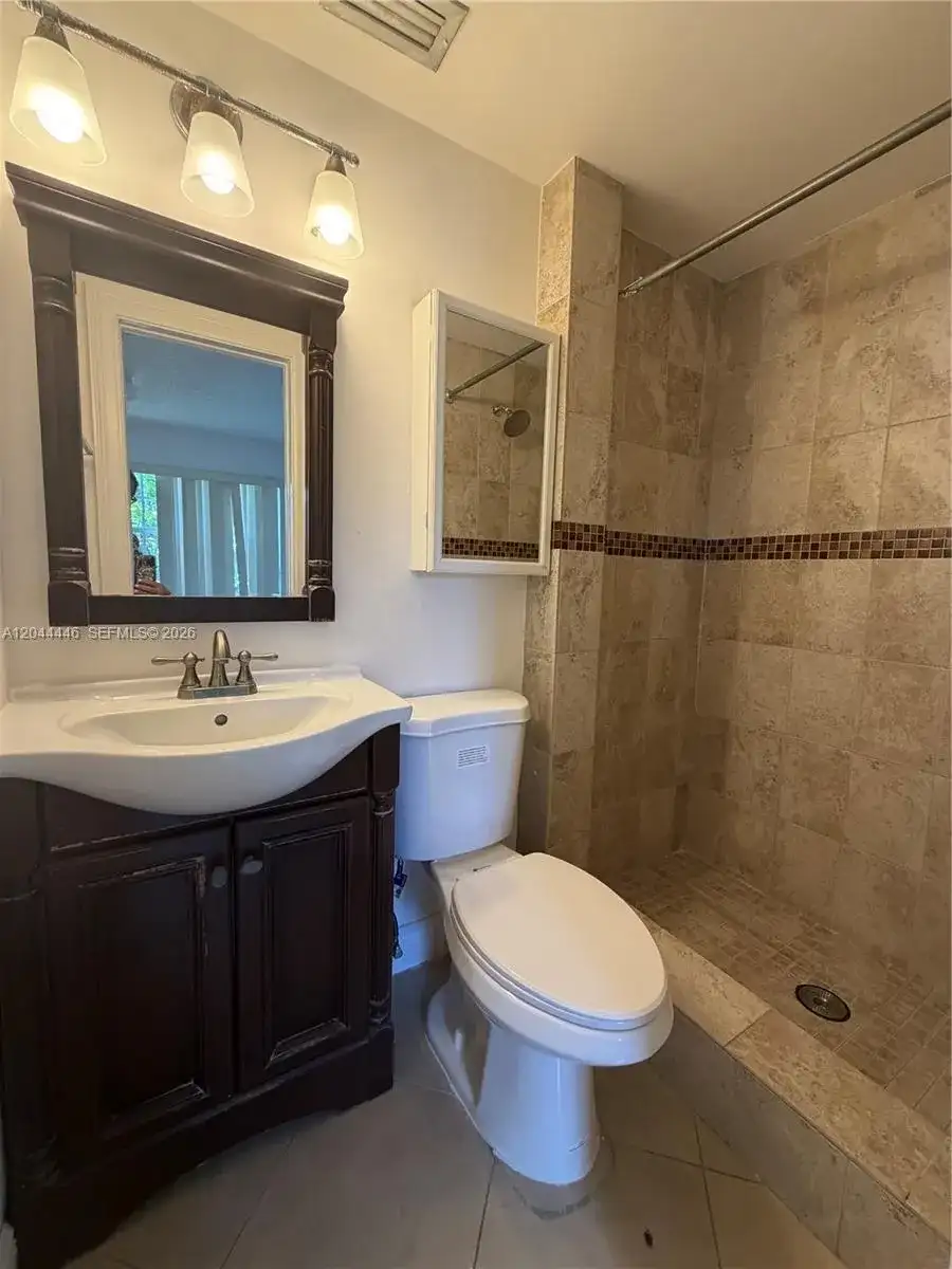 7395 Garfield St, Hollywood FL 33024 photo 5
