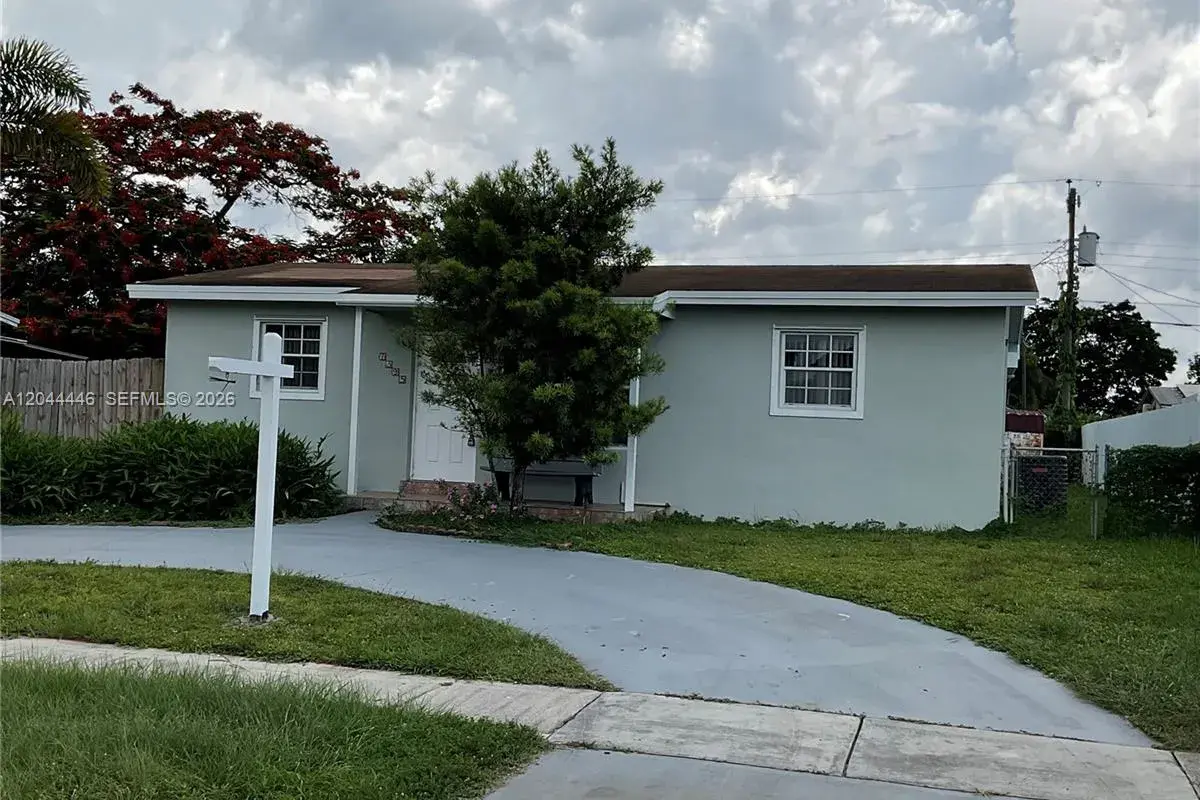 7395 Garfield St, Hollywood FL 33024