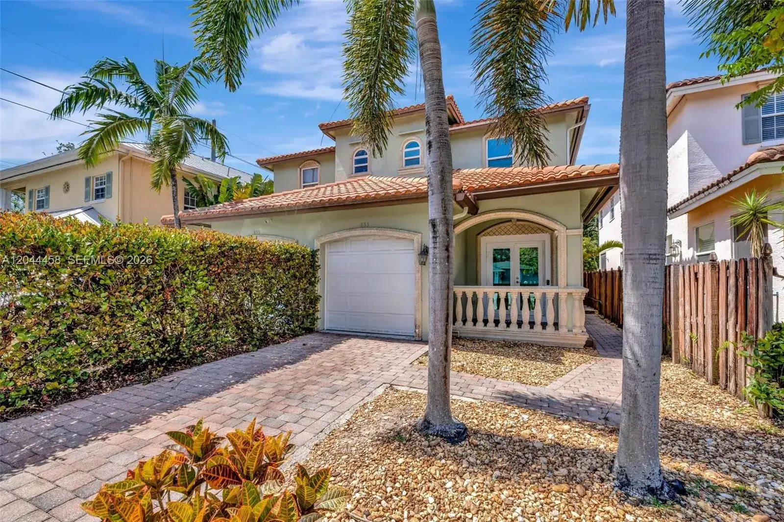 853 SW 11th Ct, Fort Lauderdale FL 33315 photo 2