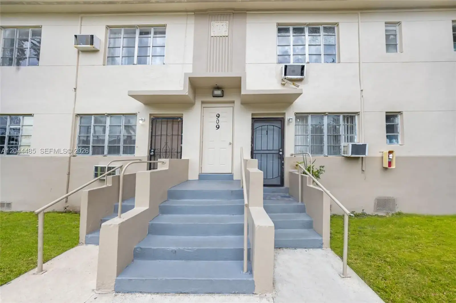 931 SW 3rd St, Miami FL 33130 photo 2