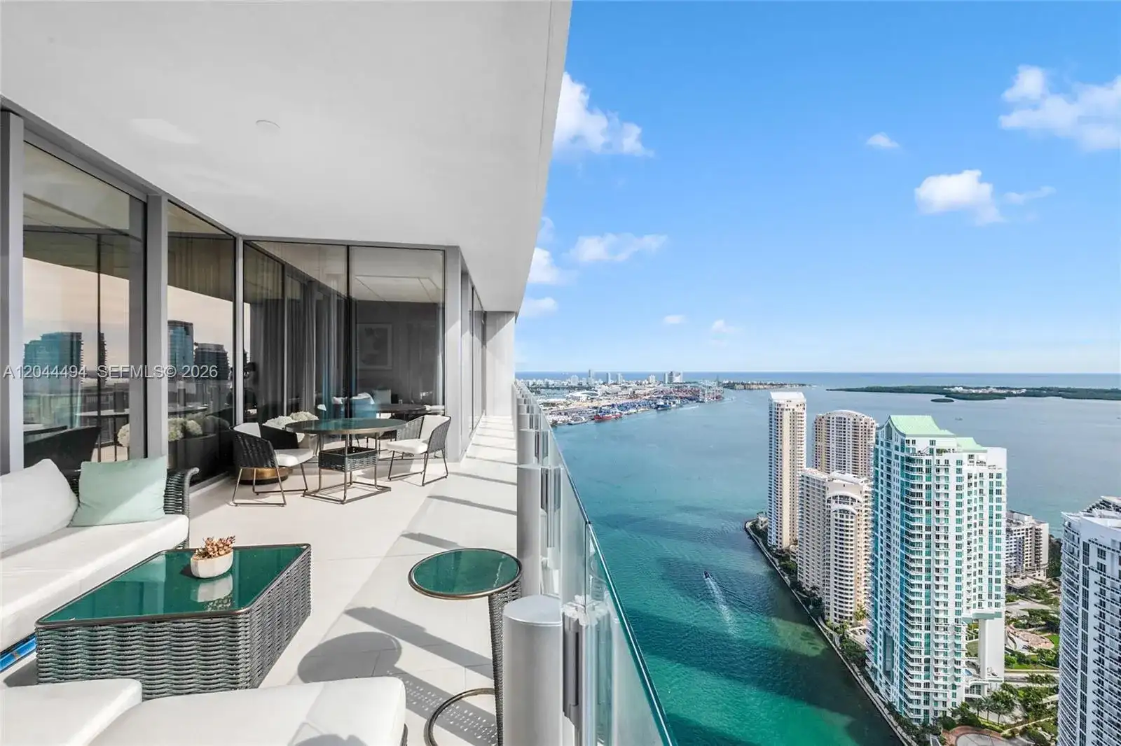 300 Biscayne Blvd Way # 5104, Miami FL 33131 photo 2
